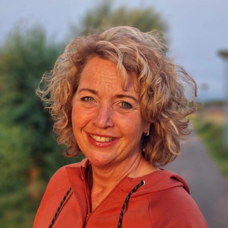 uc_stacked_images_elementor_2d14cb9_item2